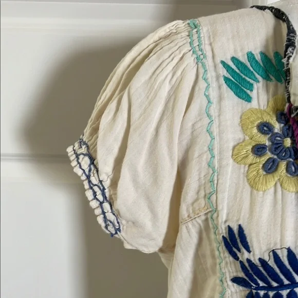 EUC Anthropologie Embroidered Off White Boho Top Small - Picture 4 of 8